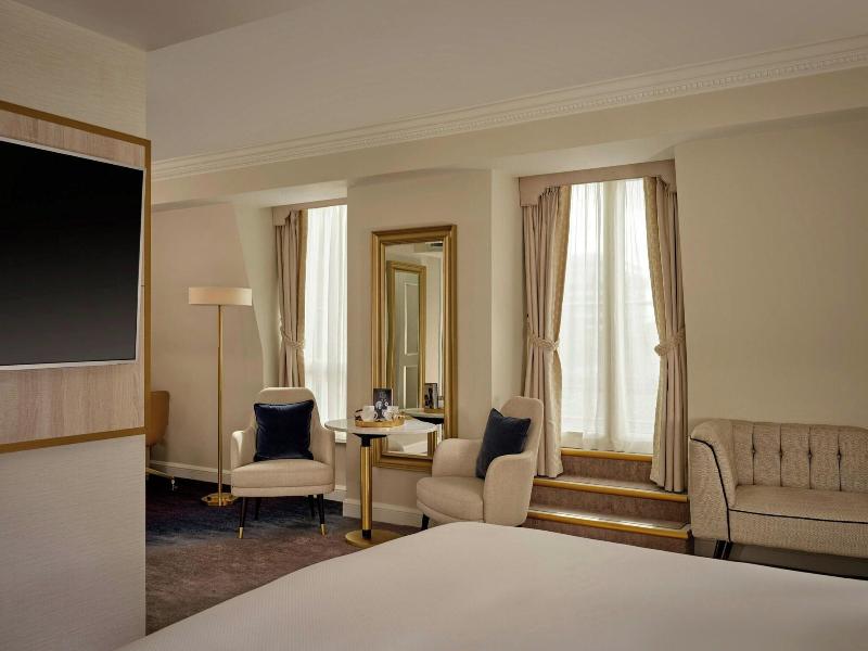 The College Green Hotel Dublin, Autograph image