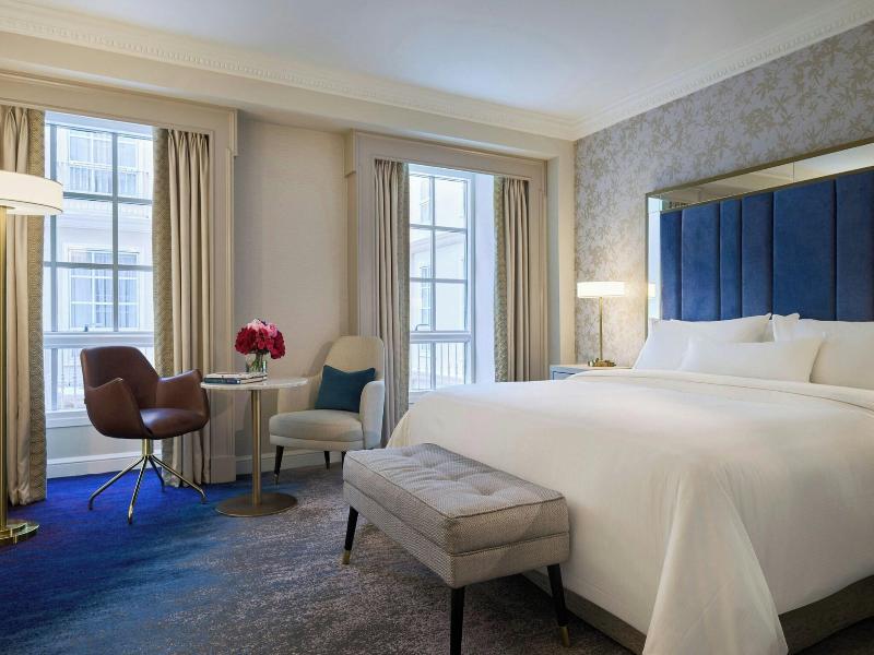 The College Green Hotel Dublin, Autograph image