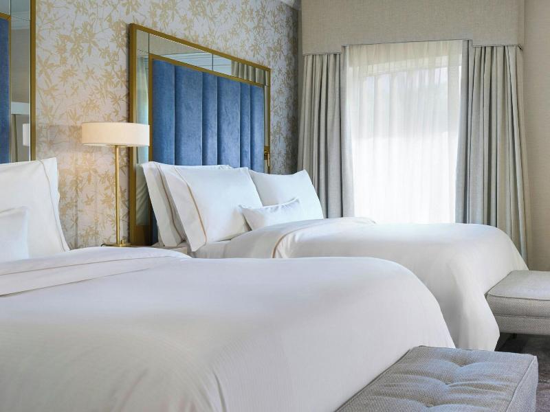 The College Green Hotel Dublin, Autograph image