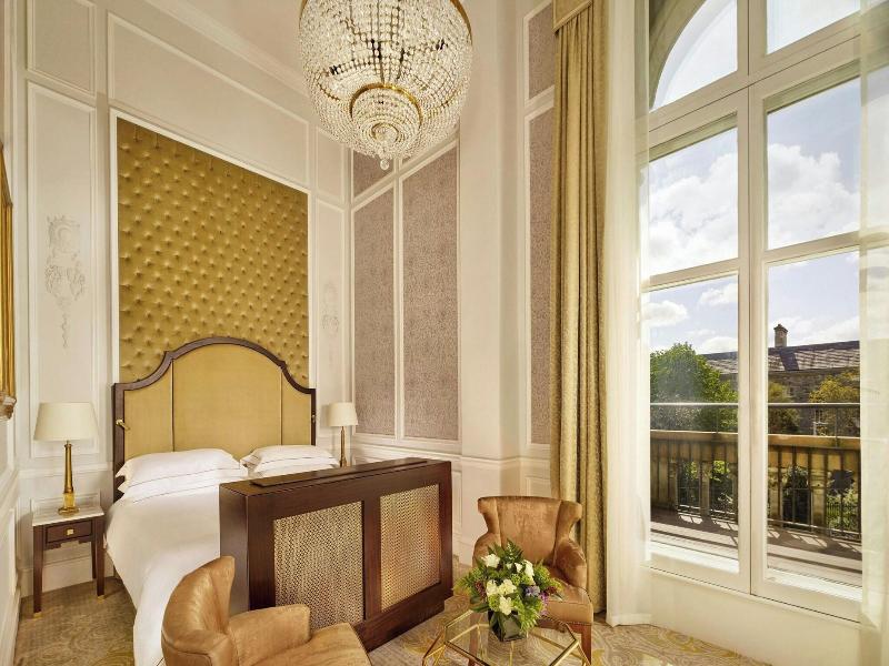 The College Green Hotel Dublin, Autograph image