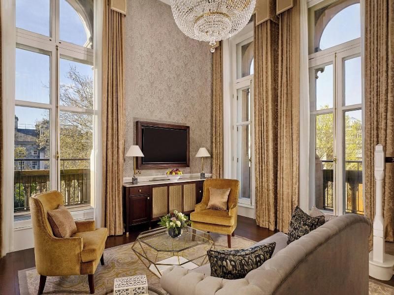 The College Green Hotel Dublin, Autograph image
