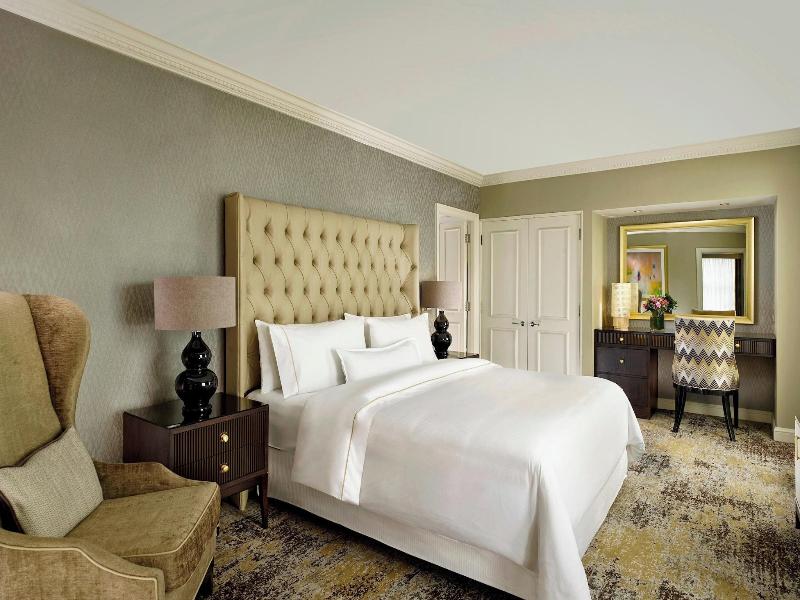 The College Green Hotel Dublin, Autograph image