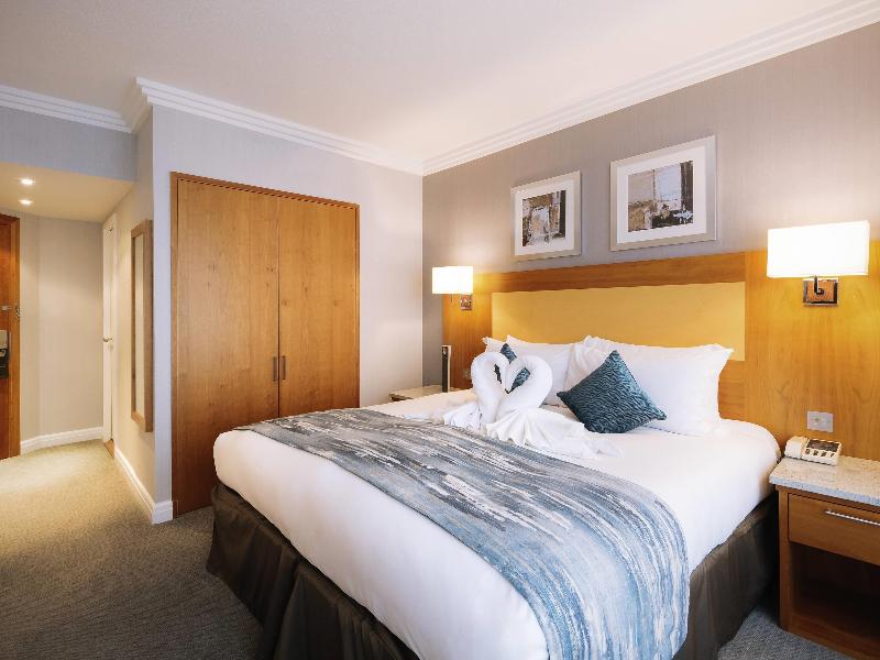 Sofitel London Gatwick image