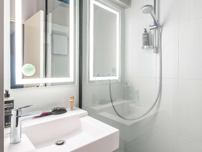 ibis Styles Bordeaux Meriadeck image
