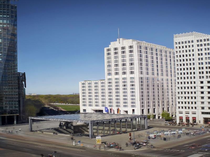 Ritz-Carlton Berlin image