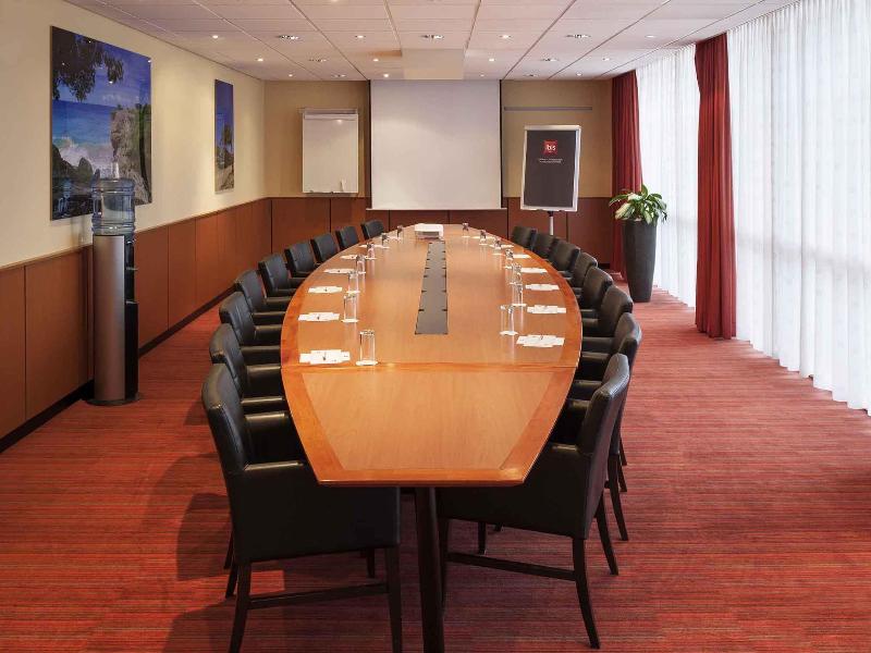 ibis Schiphol Amsterdam Airport image
