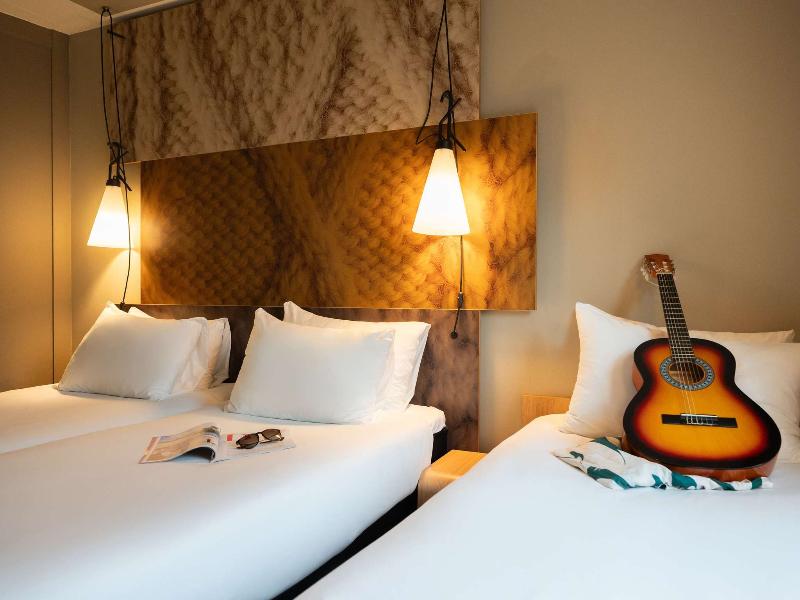 ibis Schiphol Amsterdam Airport image