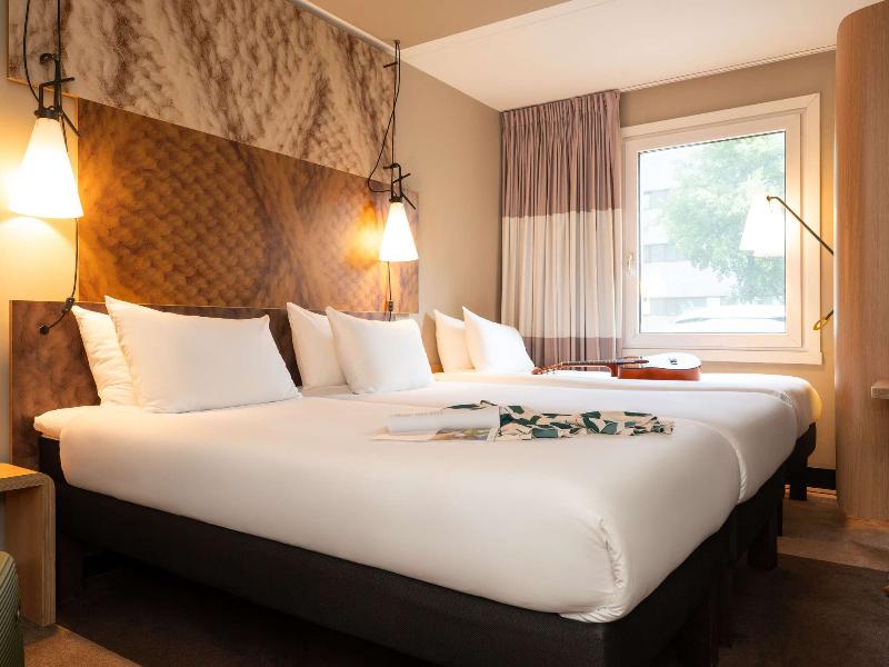 ibis Schiphol Amsterdam Airport image