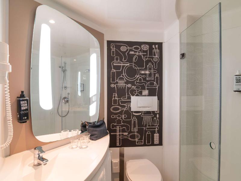 ibis Schiphol Amsterdam Airport image