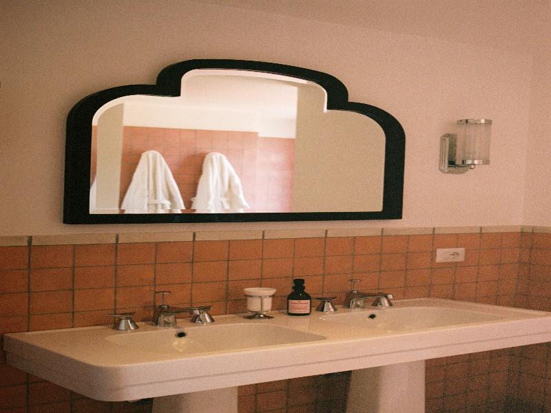 il Capri Hotel image