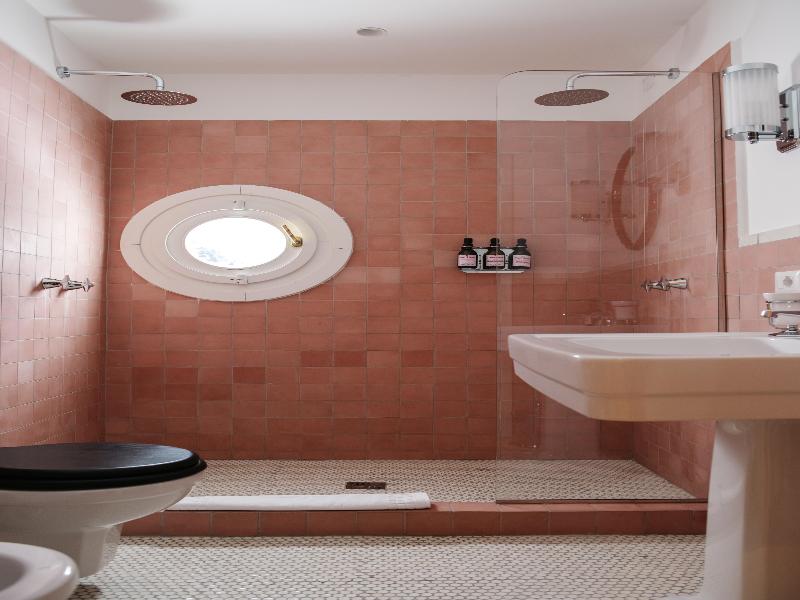 il Capri Hotel image