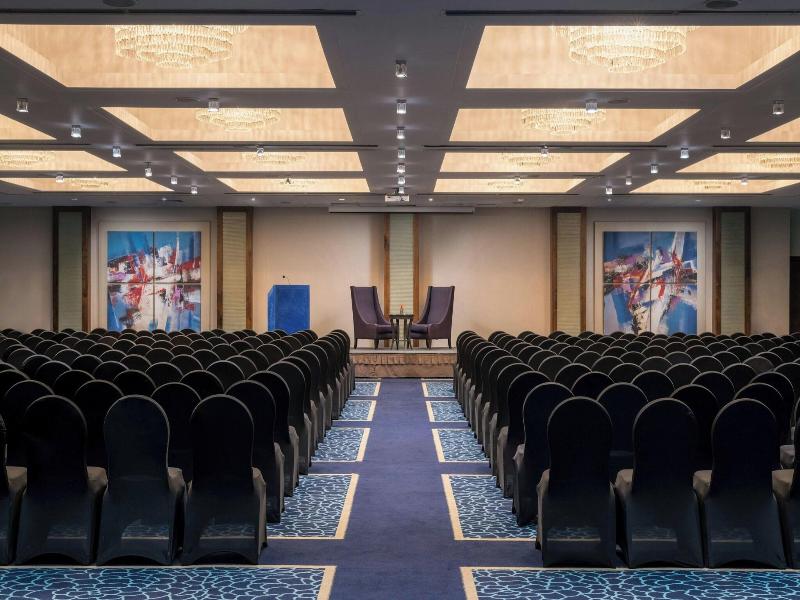 Renaissance London Heathrow image