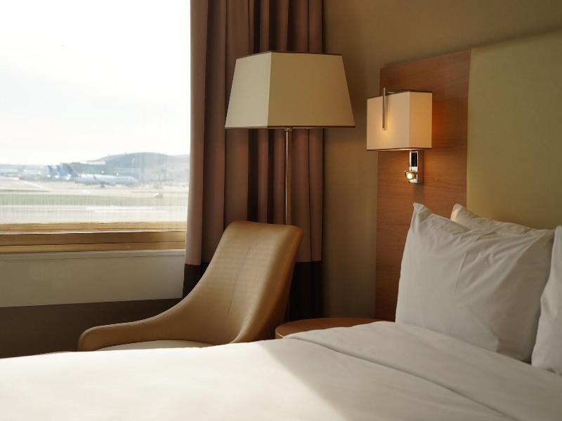 Renaissance London Heathrow image