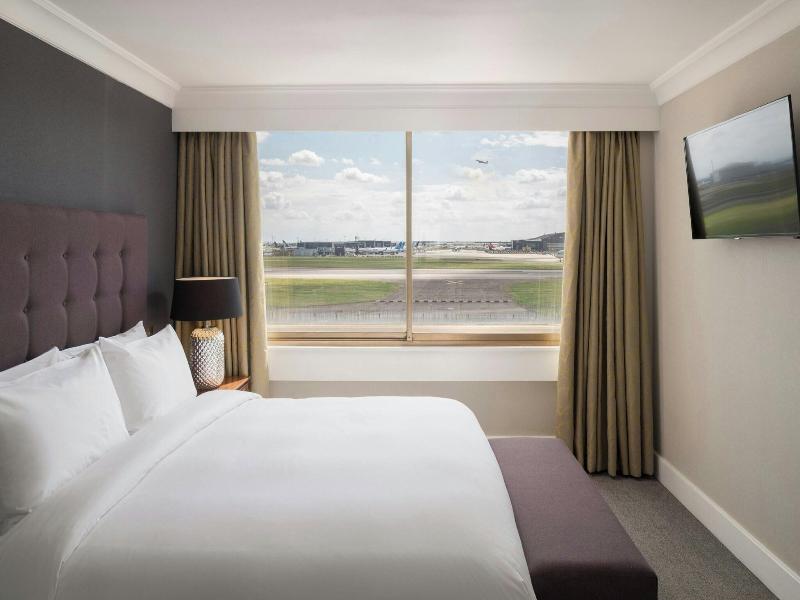 Renaissance London Heathrow image