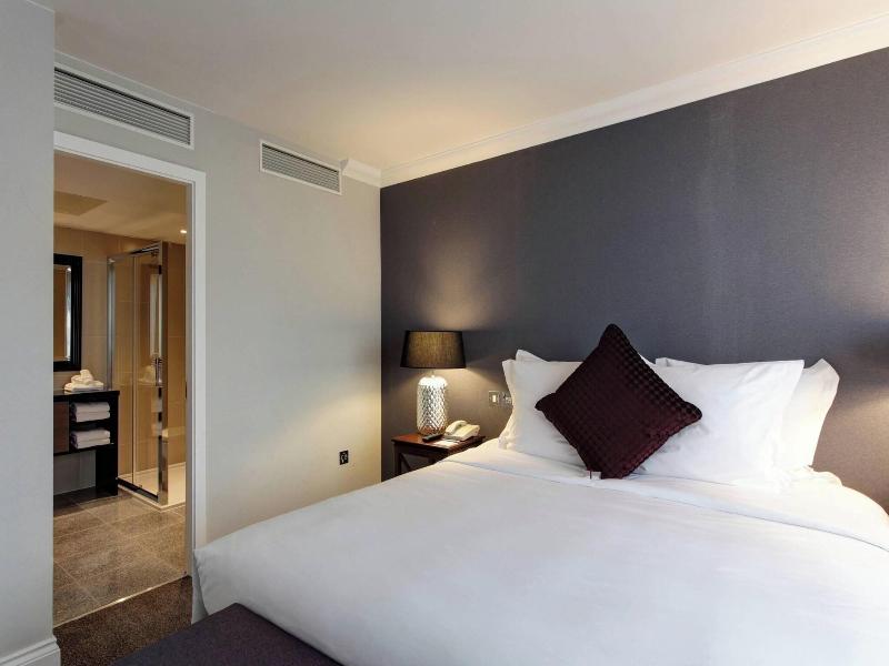Renaissance London Heathrow image
