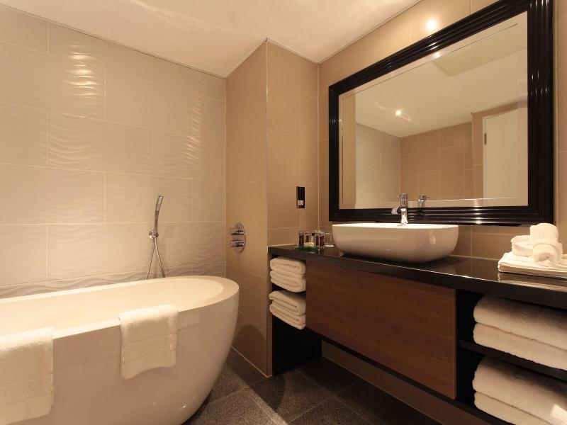 Renaissance London Heathrow image