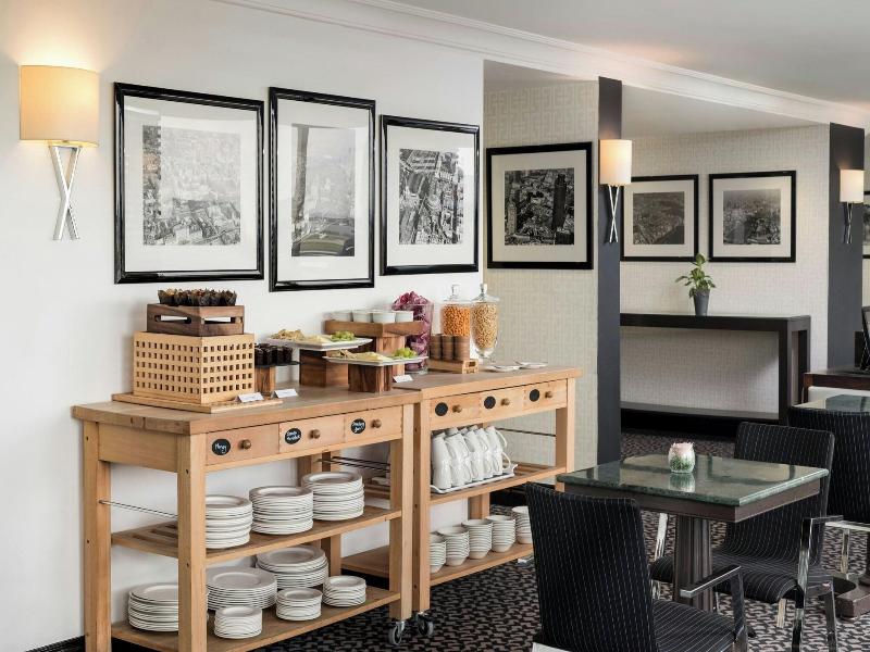 Renaissance London Heathrow image