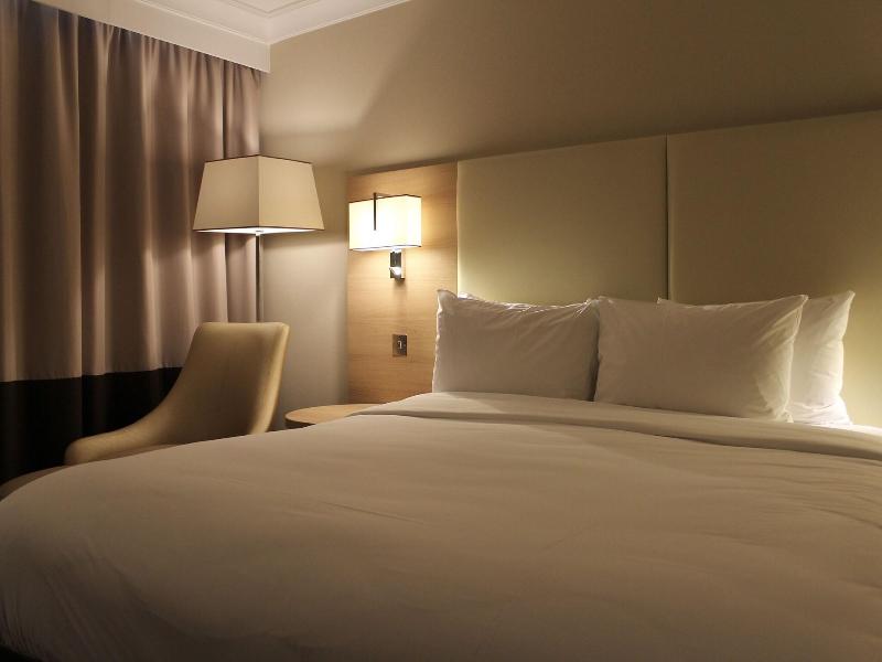 Renaissance London Heathrow image