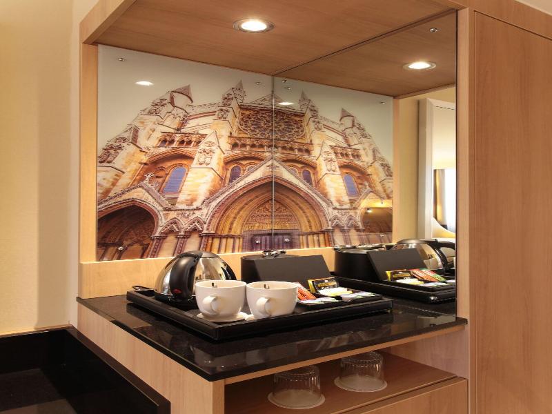 Renaissance London Heathrow image