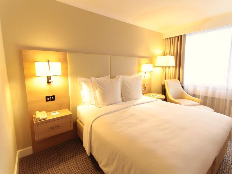 Renaissance London Heathrow image