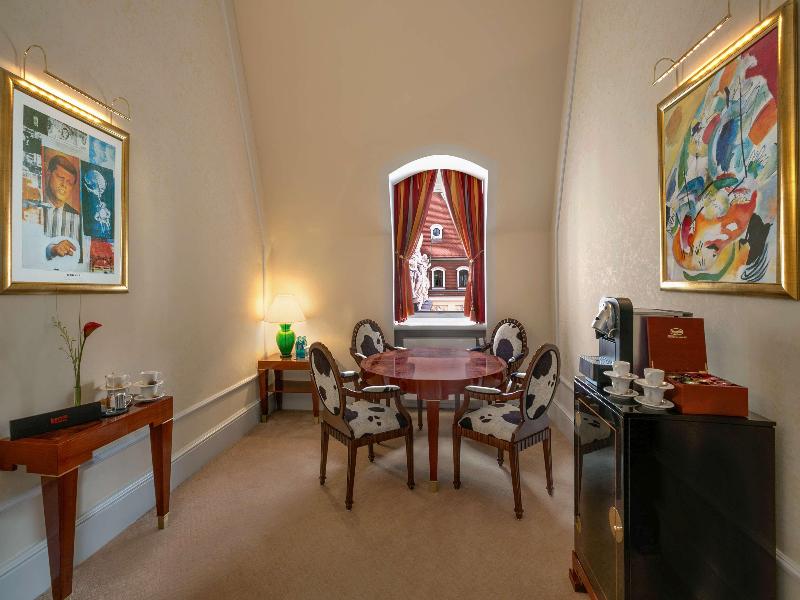 Hotel Taschenbergpalais Kempinski Dresden image