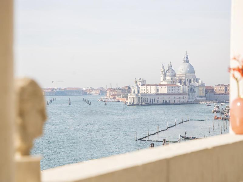 Londra Palace Venezia image