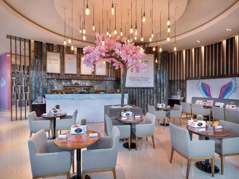 Le Meridien Mina Seyahi Beach Resort & Marina image