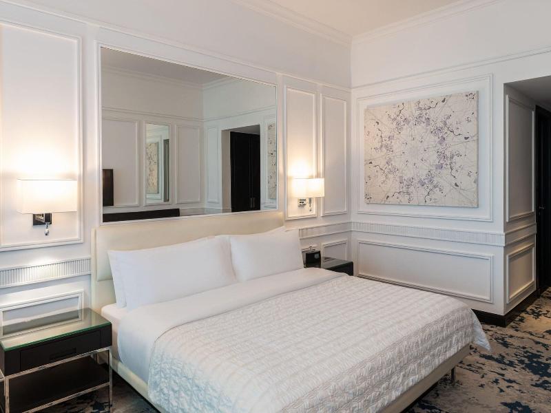 Le Meridien Mina Seyahi Beach Resort & Marina image