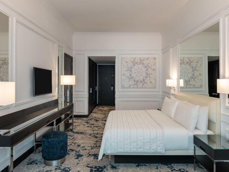 Le Meridien Mina Seyahi Beach Resort & Marina image