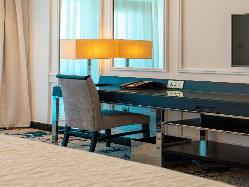 Le Meridien Mina Seyahi Beach Resort & Marina image