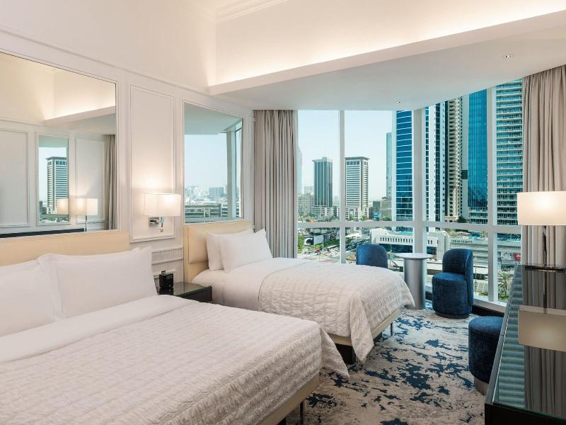 Le Meridien Mina Seyahi Beach Resort & Marina image
