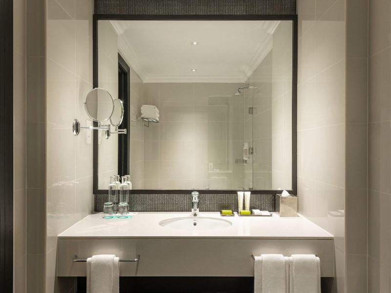 Le Meridien Mina Seyahi Beach Resort & Marina image