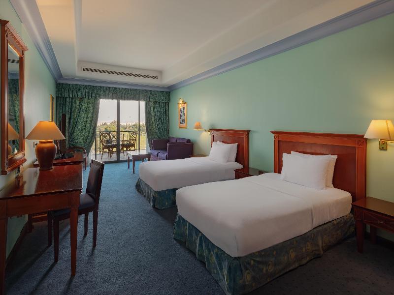 Hilton Pyramids Golf image