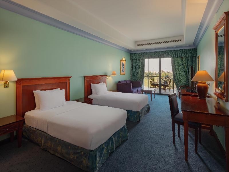 Hilton Pyramids Golf image