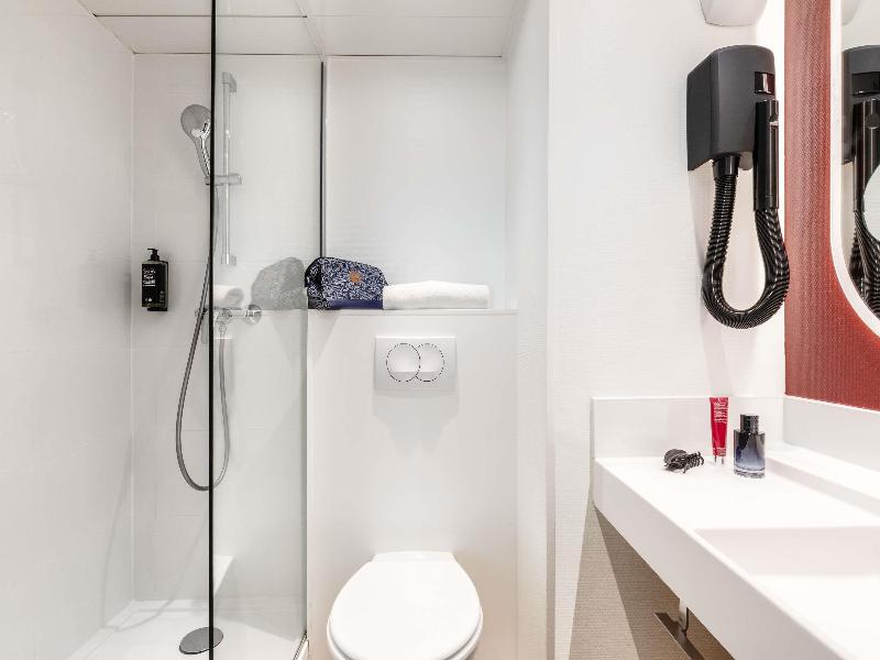 ibis Paris Porte de Montreuil image
