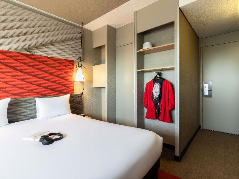 ibis Paris Porte de Montreuil image