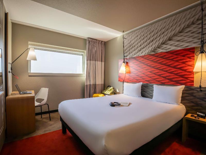 ibis Paris Porte de Montreuil image