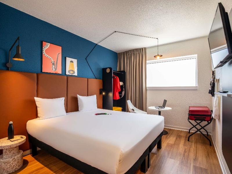 ibis Paris Porte de Montreuil image