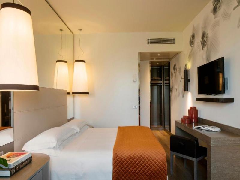 Starhotels E.c.ho. Milano image