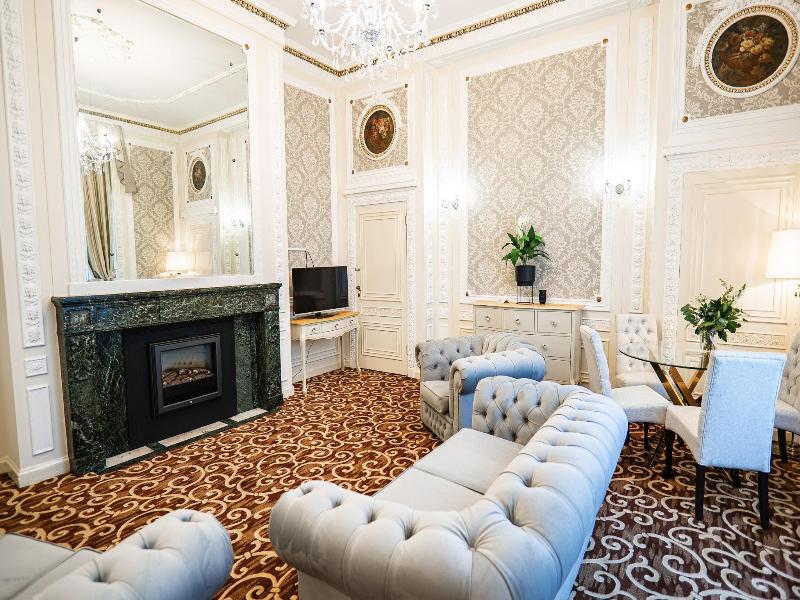Adelphi Hotel image