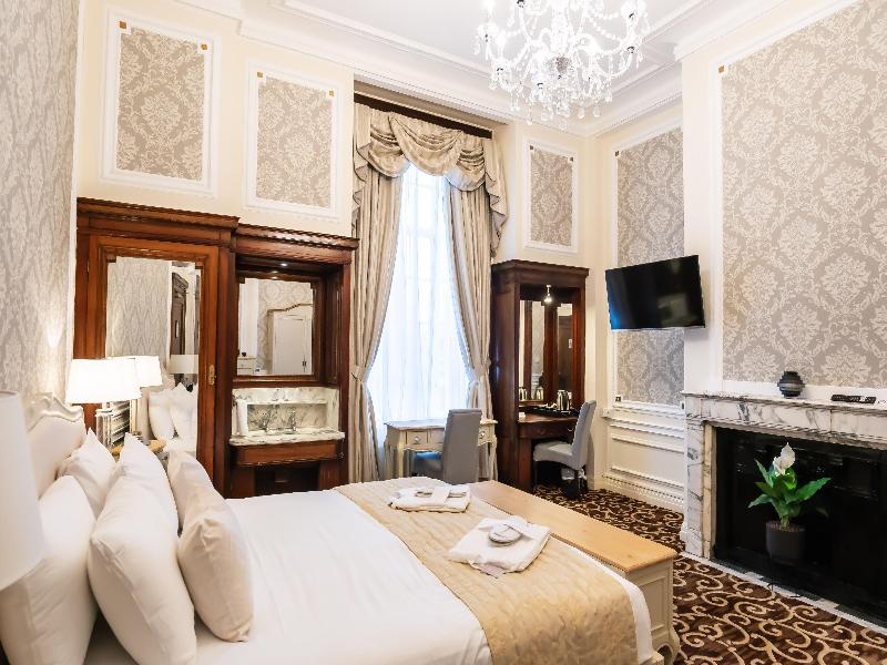Adelphi Hotel image