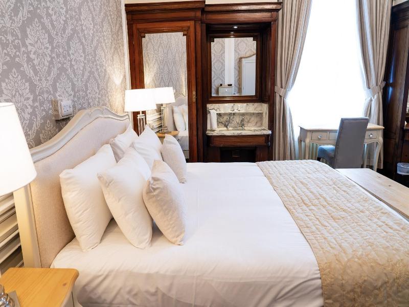 Adelphi Hotel image