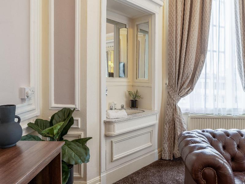 Adelphi Hotel image