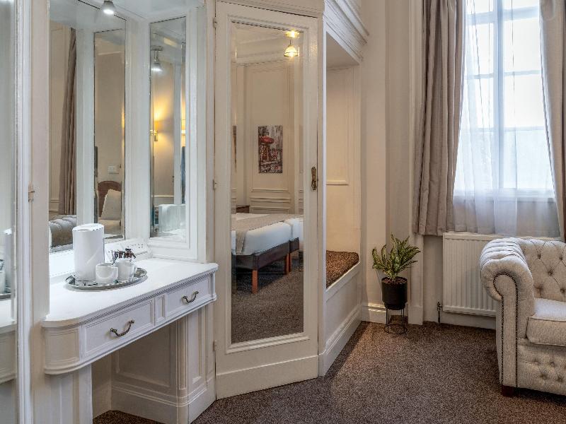 Adelphi Hotel image