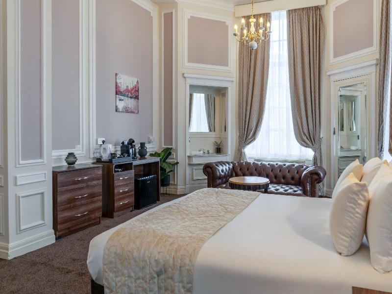 Adelphi Hotel image