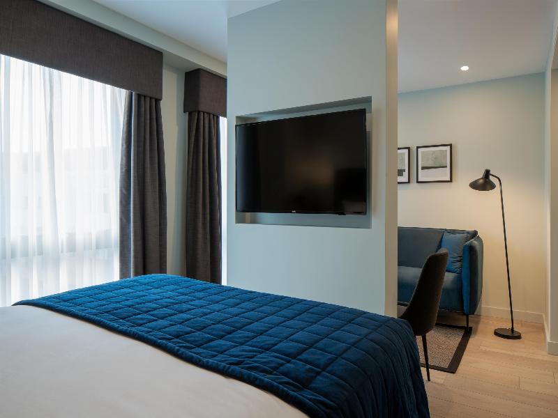 The Royal Angus Hotel image
