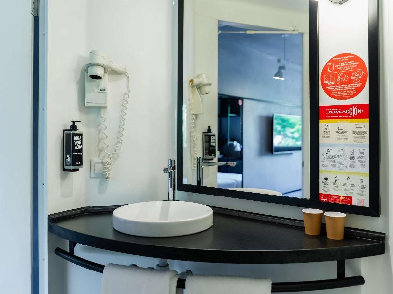 ibis Barcelona Castelldefels image