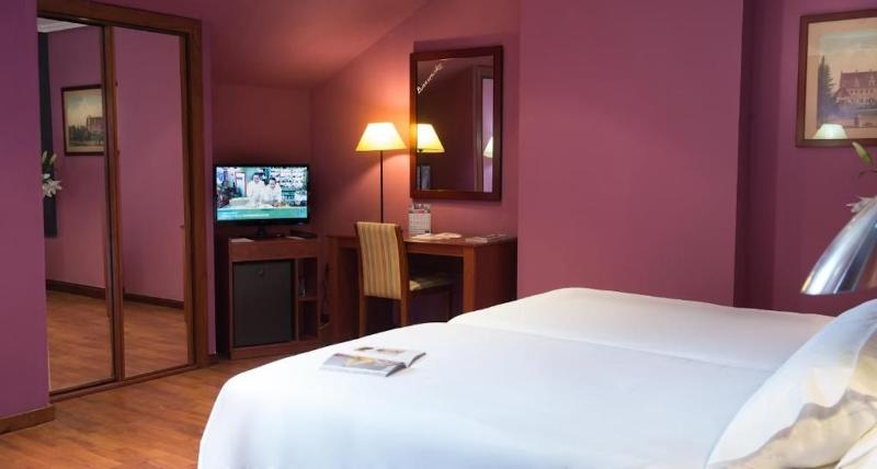 Hotel Segovia Sierra de Guadarrama image