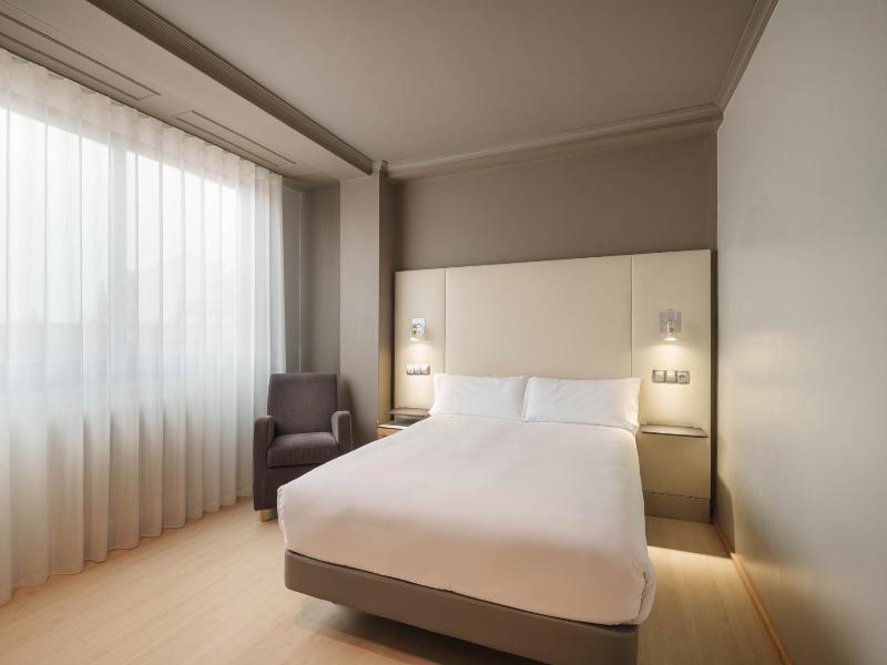 Hotel Crisol Almirante image