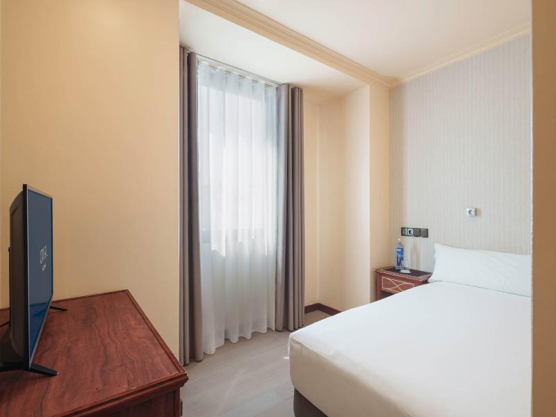 Hotel Crisol Almirante image
